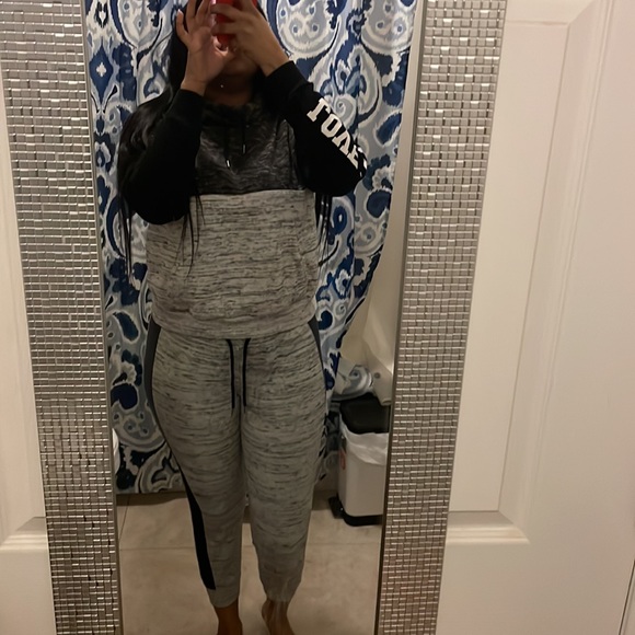 Love sweatshirt form JCPenney, the size is a medium - Picture 5 of 8